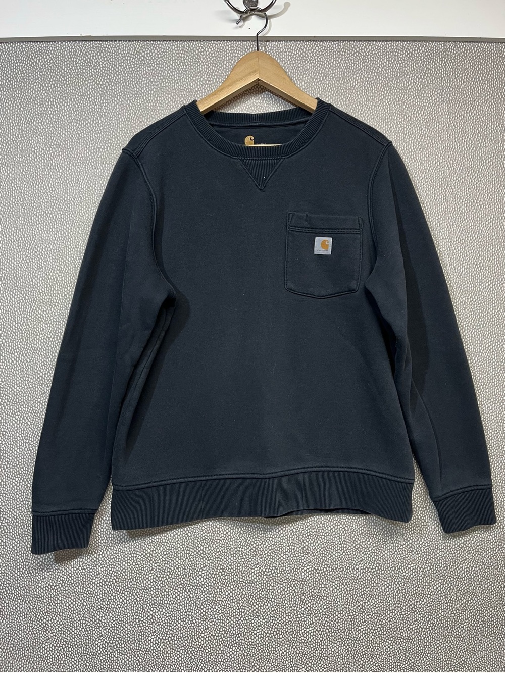 10/12 (L) Carhartt Relaxed Fit Black Pocket Sweatshirt with Logo Patch